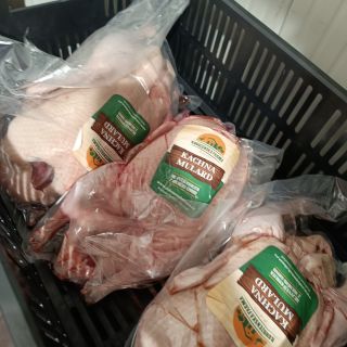 PŘIJÍMÁME REZERVACE NA SVATOMARTINSKÉ HUSY! 🍷 🍗 Svatomartinské husy – šťavnaté, křehké, z českých farem 🇨🇿 🦆 Huso-kachny...